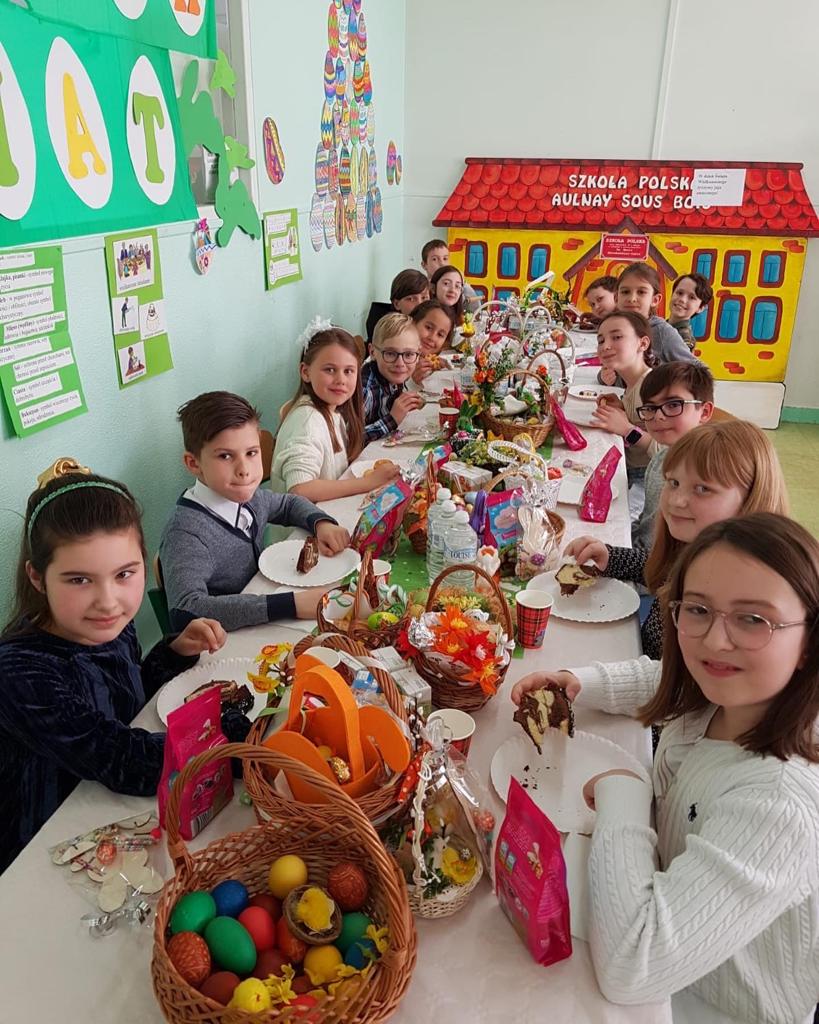 Tradycyjne koszyczki ze święconką.