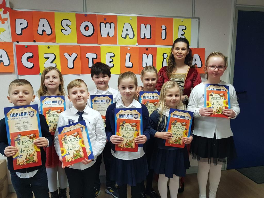 Pasowanie na czytelnika Naszych najmłodszych uczniów.