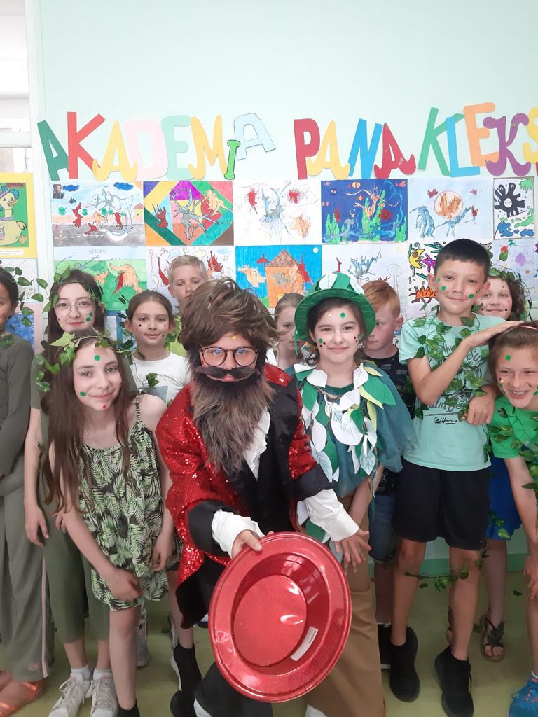 Jesteśmy w Akademii Pana Kleksa. Witajcie w naszej bajce. Piegi od pana Kleksa.