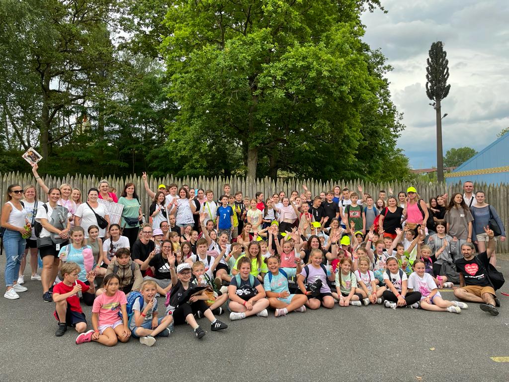 Wycieczka do Astérix zorganizowana dla uczniów z Naszej Szkoły przez Radę Rodziców i Stowarzyszenie APEOP. Dziękujemy!